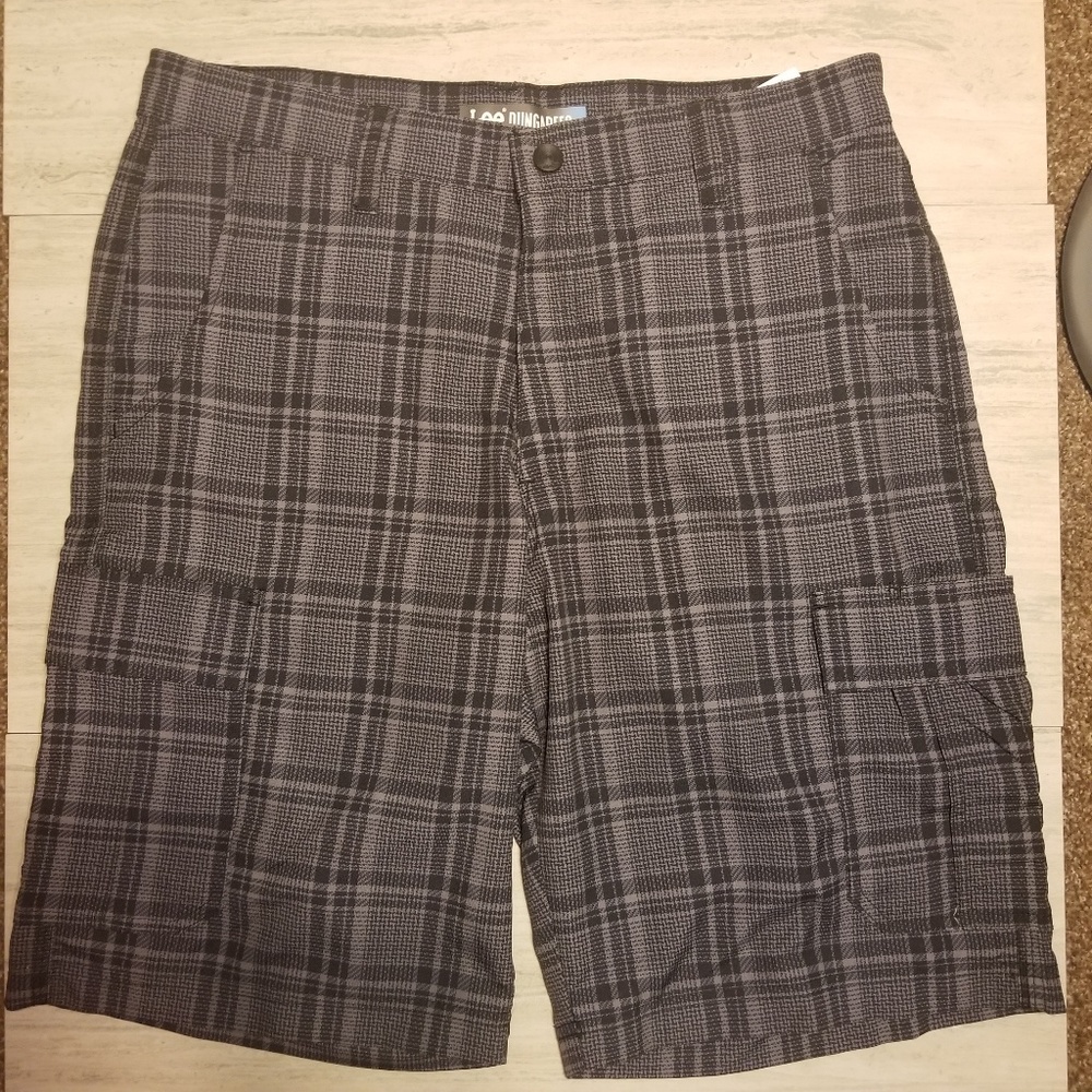 LAST CHANCE! EUC Lee Dungarees 32" cargo shorts